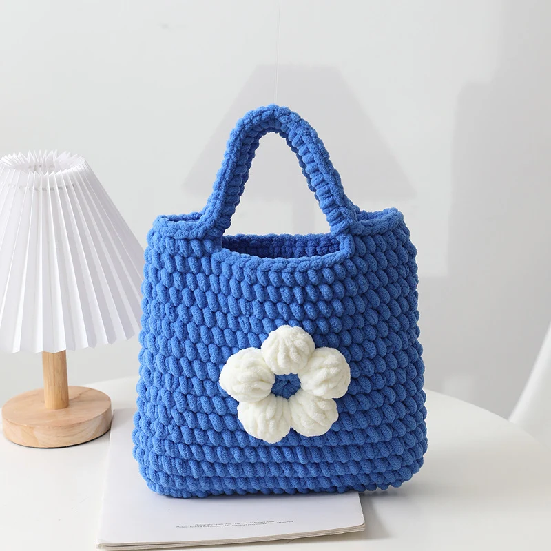 Handgefertigte Baumwolltasche mit Blumenapplikation Skanto