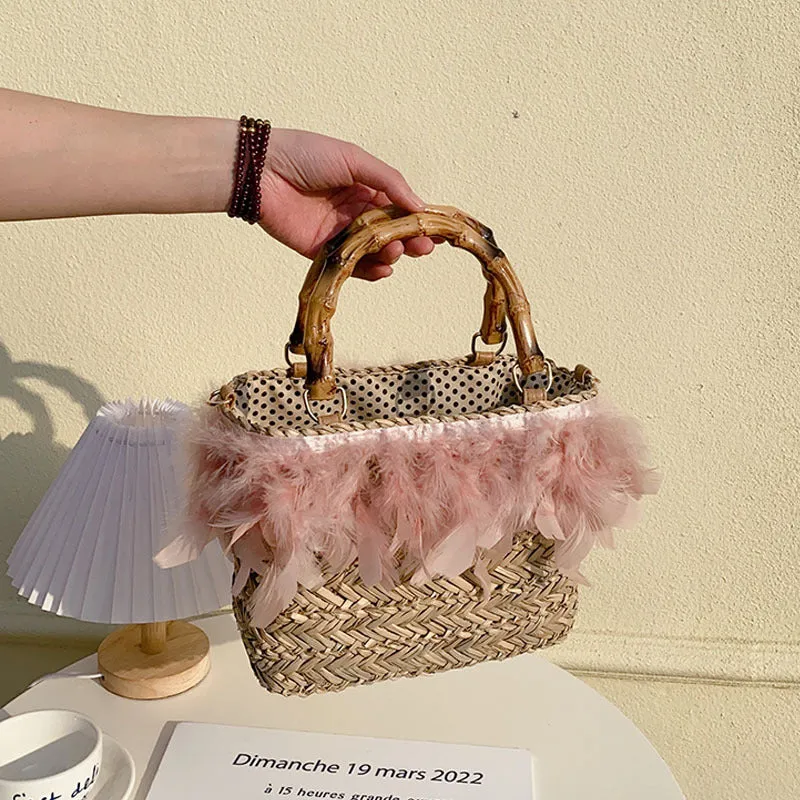 Elegante Handtasche mit Federn und Bambusgriff Skanto
