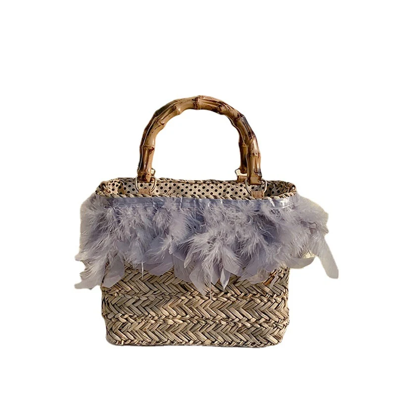Elegante Handtasche mit Federn und Bambusgriff Skanto