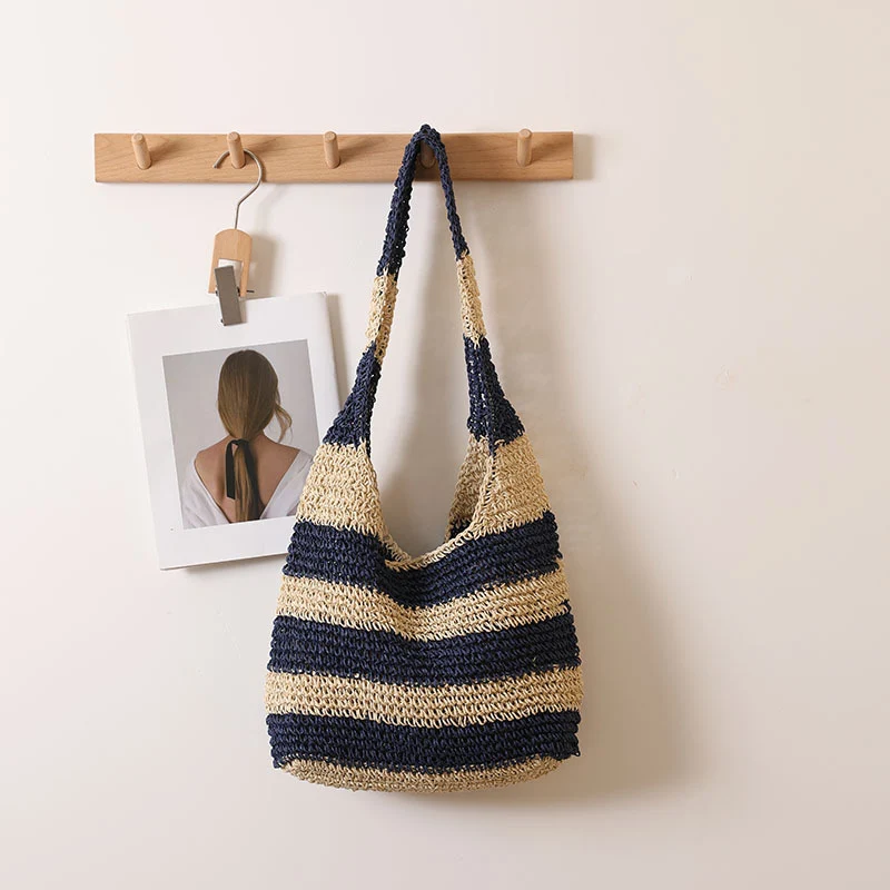 Leicht zu tragende Tasche im Streifendesign Skanto