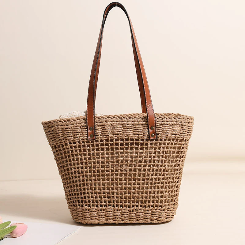 Handgemachte Strohtasche mit eleganten Lederakzenten Skanto
