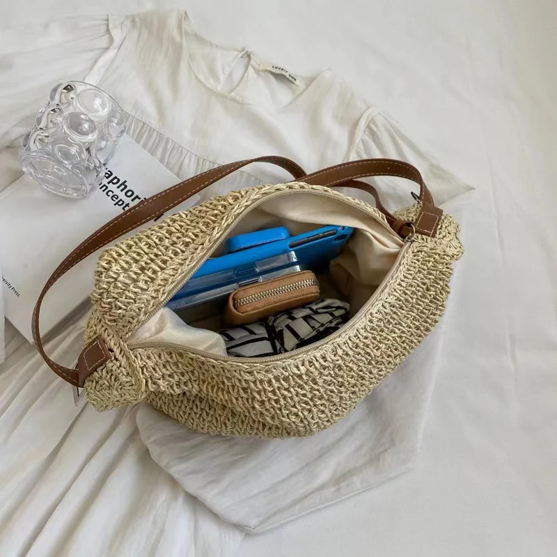 Edle Raffia-Umhängetasche mit Lederdetails Skanto