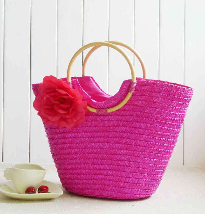 Elegante Strohtasche mit floralen Akzenten Skanto