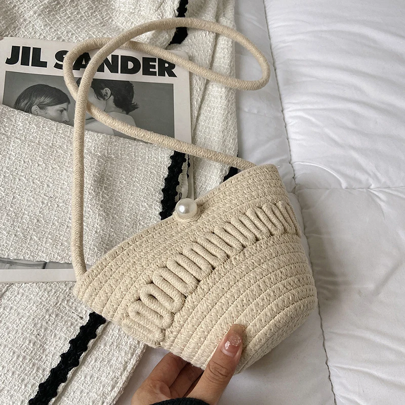 Verspielte Handtasche aus geflochtenem Material Skanto