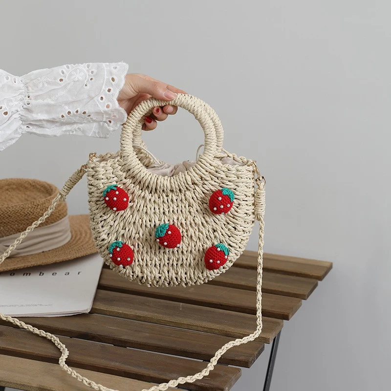 Strohtasche mit fröhlichem Erdbeermotiv Skanto
