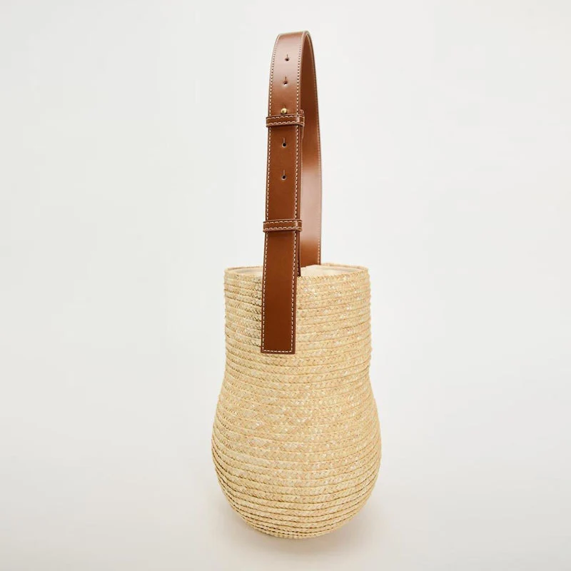 Handgefertigte Korbtasche mit elegantem Ledergriff Skanto