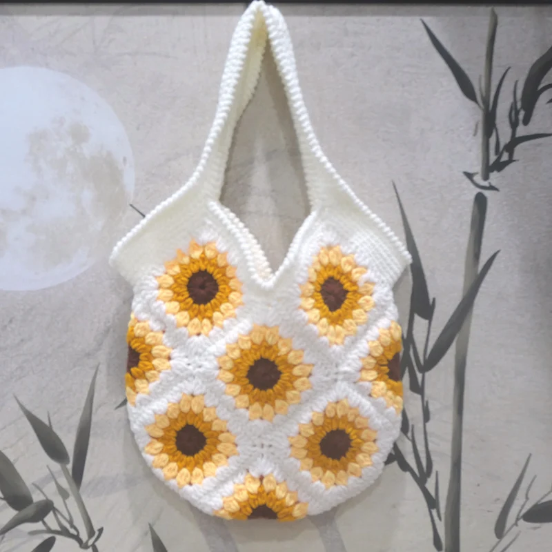Handgemachte Makramee-Tasche mit Sonnenblumenmotiv Skanto