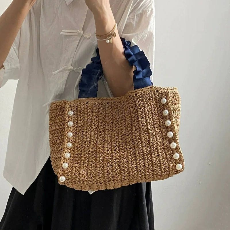 Moderne Strohtasche mit Rüschendetail Skanto