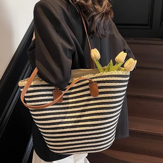 Geräumige Strandtasche mit Lederbesatz Skanto