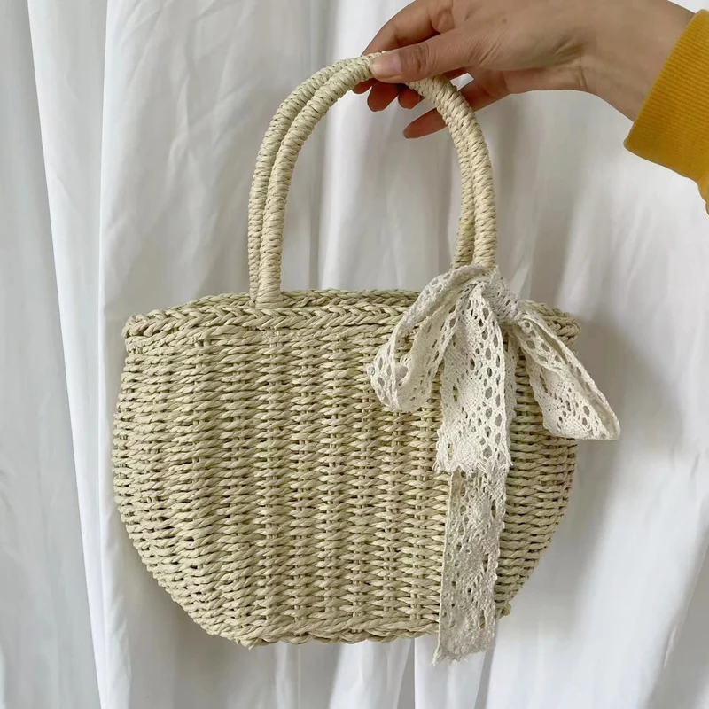 Handgewebte Korbtasche mit eleganter Schleife Skanto