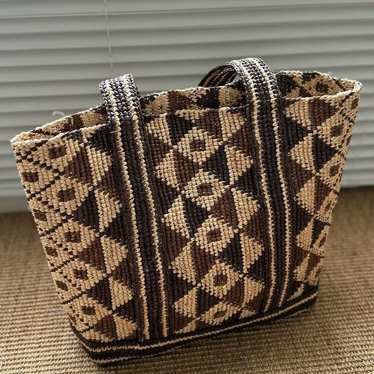 Moderne und praktische Strohtasche Skanto