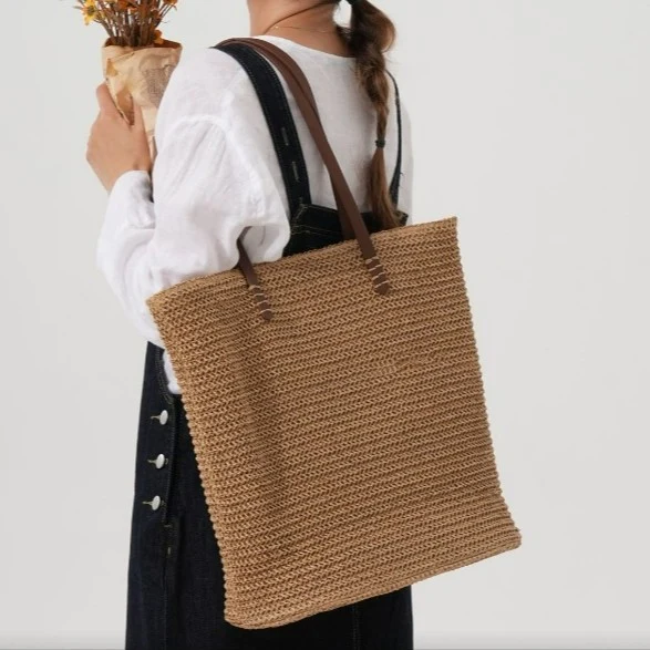 Geräumige Handtasche aus hochwertigem geflochtenem Naturmaterial Skanto