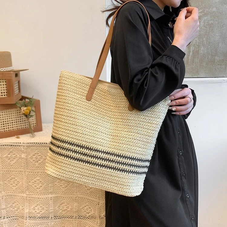 Moderne Stroh- und Ledertasche Skanto
