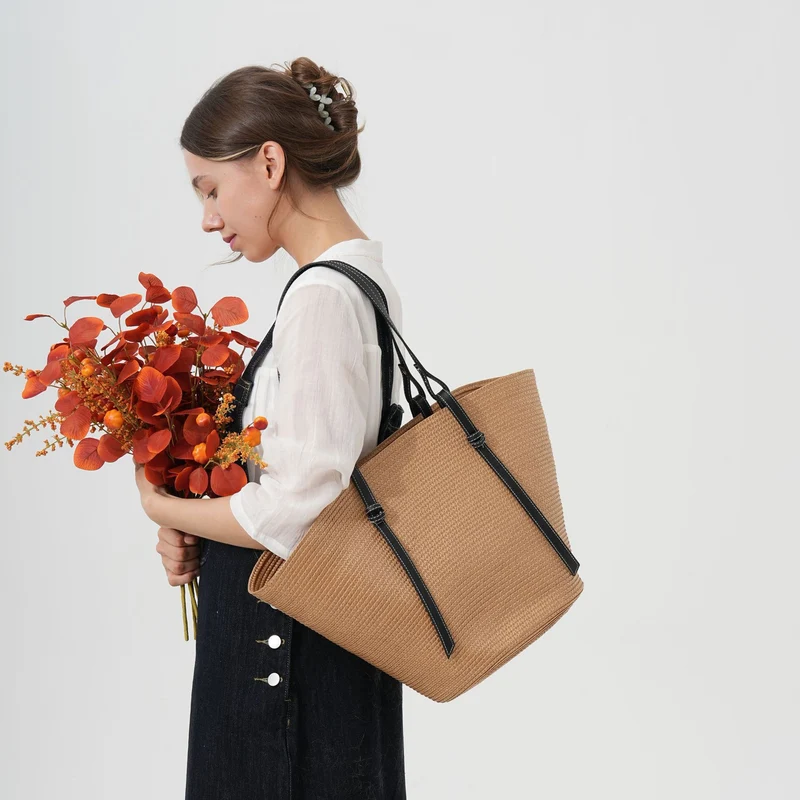 Elegante Strandtasche aus gewebtem Naturmaterial mit Lederdetails Skanto