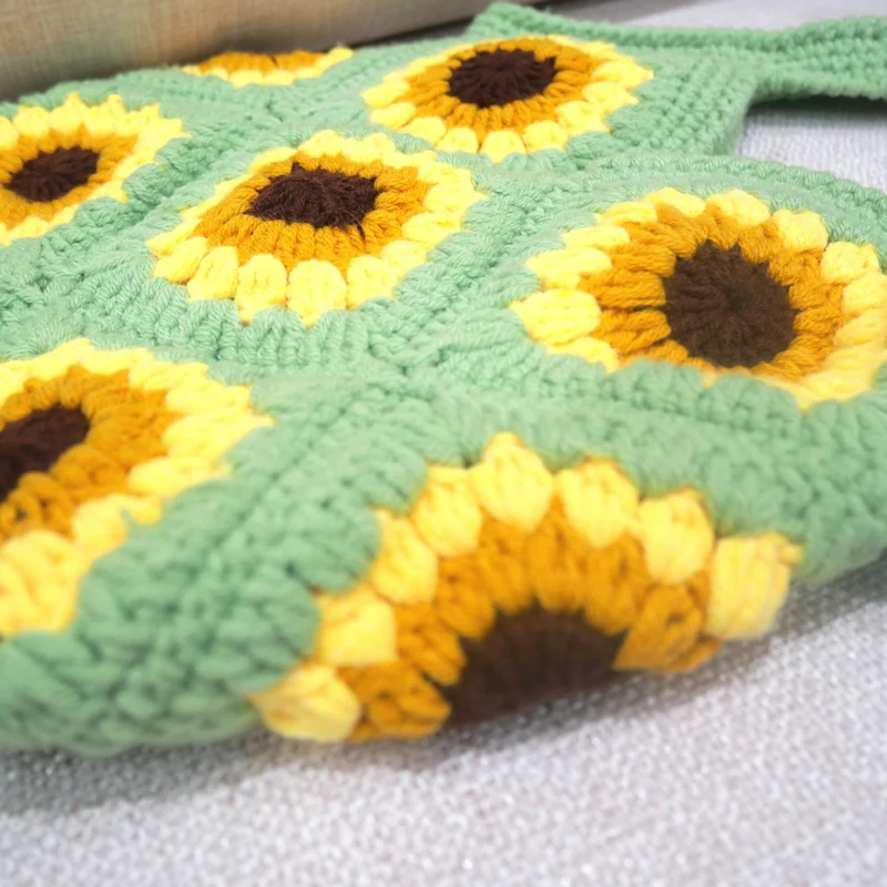 Handgefertigte Makramee-Umhängetasche mit Blumenmuster Skanto