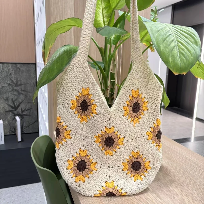 Handgefertigte Makramee-Tasche mit Sonnenblumenmuster Skanto