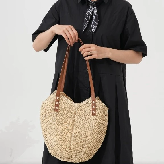 Elegante Stroh-Schultertasche mit Lederakzenten Skanto