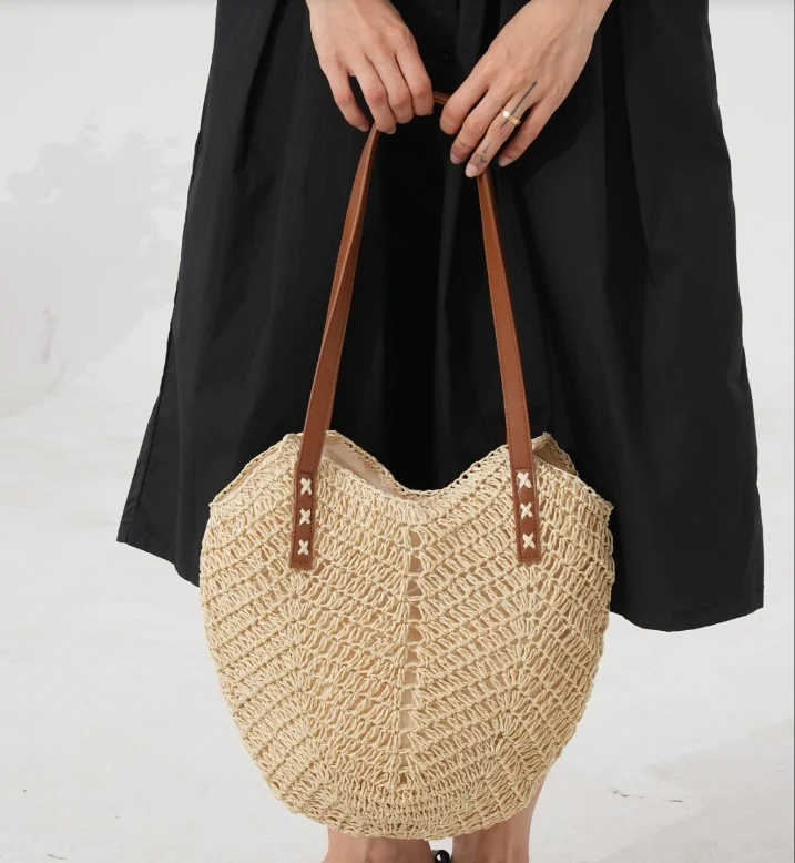 Elegante Stroh-Schultertasche mit Lederakzenten Skanto