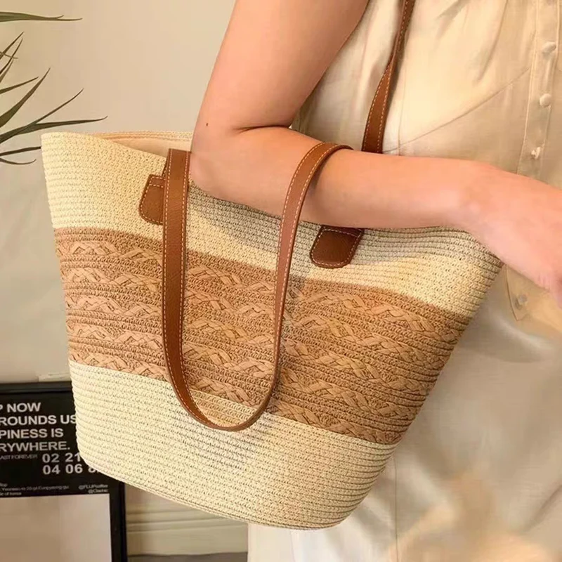 Elegante Raffia-Tote-Bag mit künstlerischem Wellenmuster Skanto