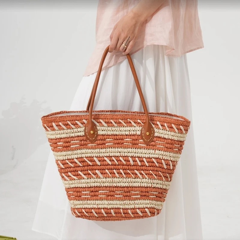 Dekorative Strohtasche mit robusten Ledergriffen Skanto