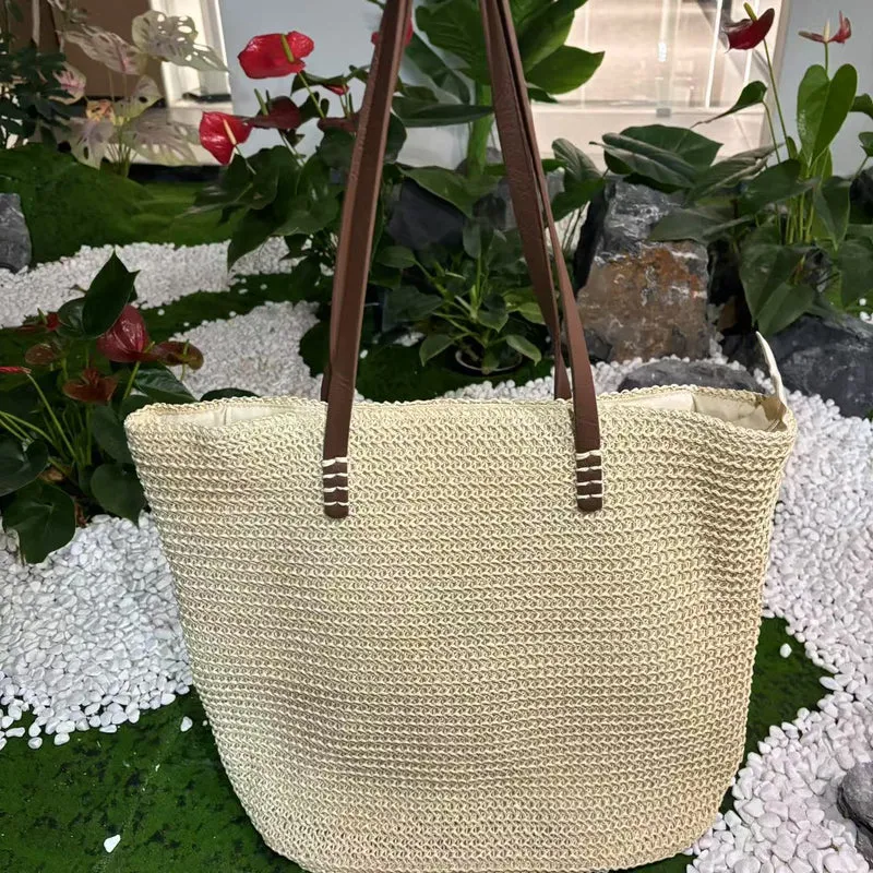 Stroh-Umhängetasche mit eleganten Ledergriffen Skanto