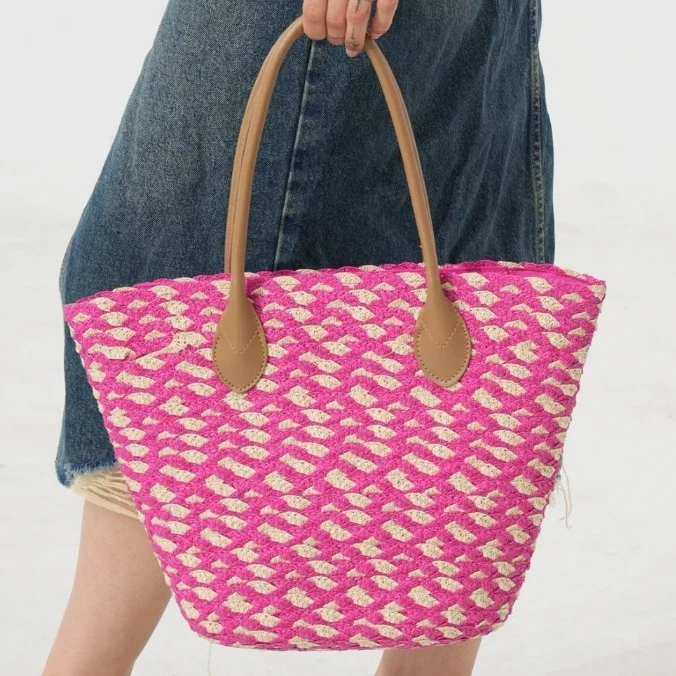 Stroh-Tote-Bag mit stilvollem Zickzackmuster und Ledergriff Skanto
