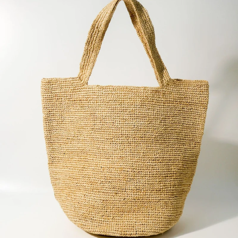 Stilvolle und handgefertigte Basttasche Skanto
