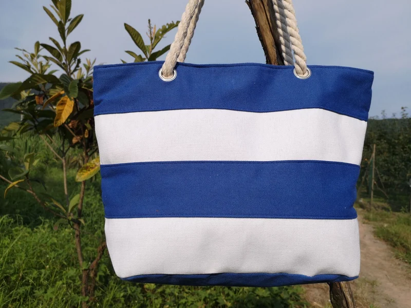 Stilvolle Strandtasche aus strapazierfähigem Canvas mit einzigartigem Seilgriff Skanto