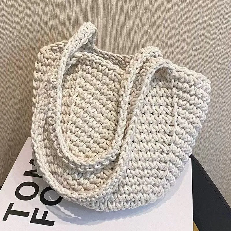 Trendige handgemachte Häkeltasche Skanto