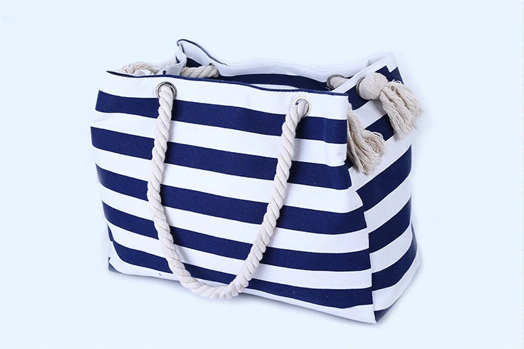 Geräumige und stilvolle Strandtasche mit maritimem Streifenmuster Skanto