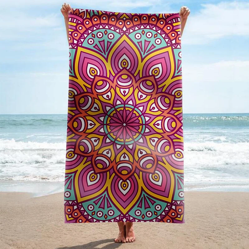 Strandtuch mit künstlerischem Mandala-Design Skanto