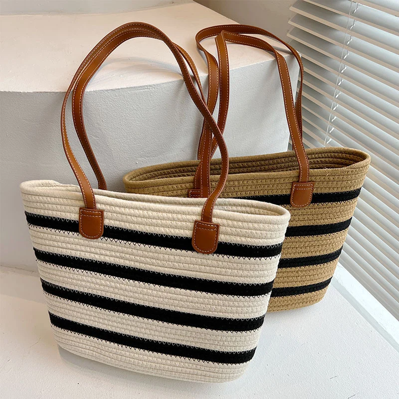 Stilvolle Strohtasche mit Kontraststreifen Skanto