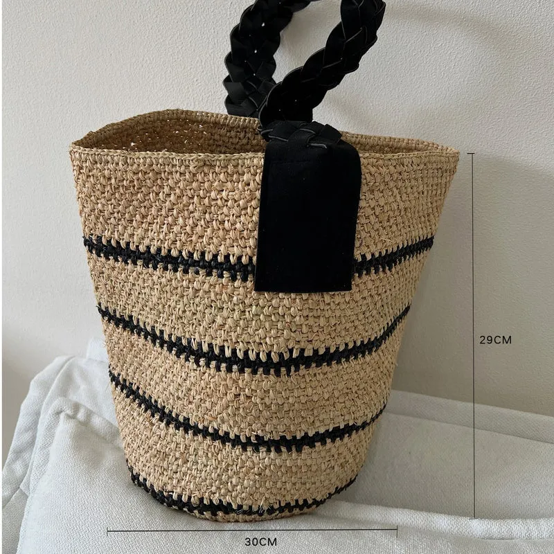 Handgefertigte Strohtasche mit modernem Streifenmuster Skanto