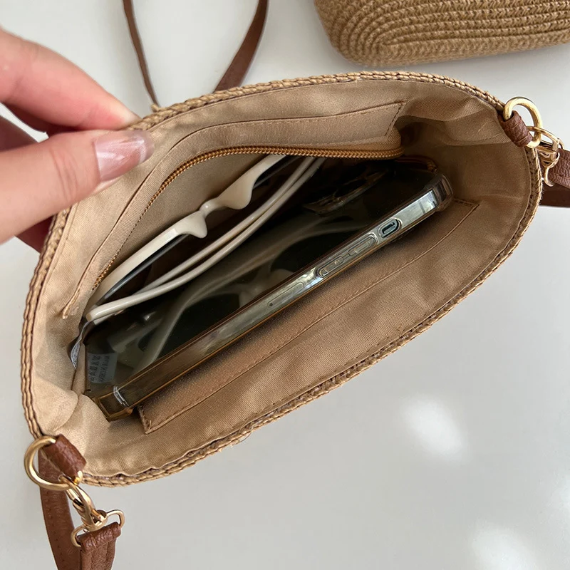 Handgefertigte Strohtasche im modernen Design Skanto