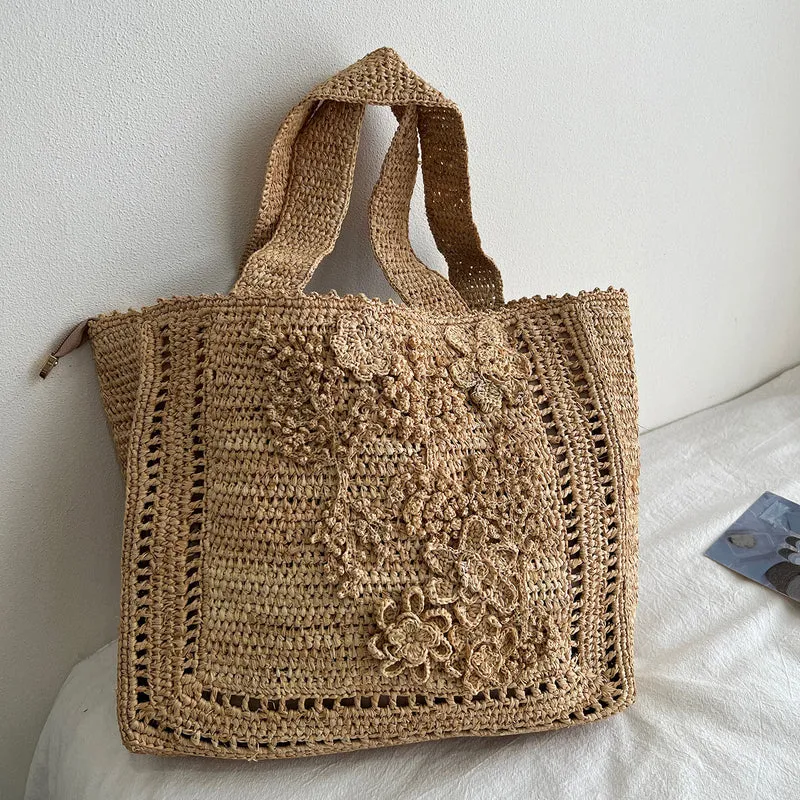 Handgefertigte Strohtasche mit floralen Details Skanto