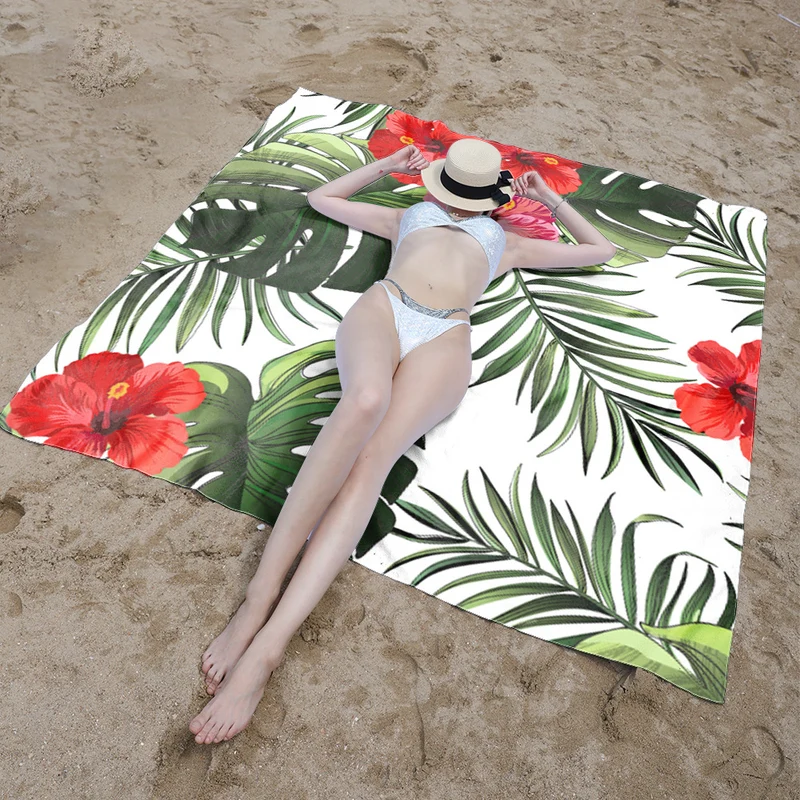 Stranddecke mit tropischem Blumendesign Skanto