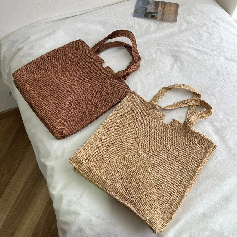 Handgemachte Strohtasche im stilvollen Design Skanto