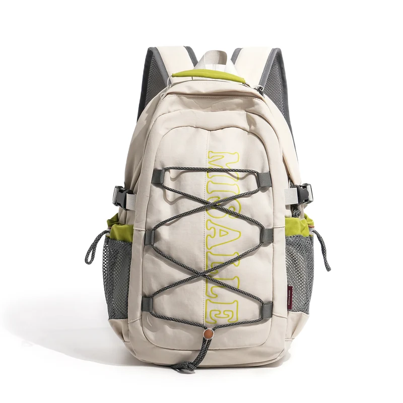 Geräumiger Unisex Freizeit- und Reiserucksack mit gepolstertem Laptopfach und elastischem Front-Bungee Skanto