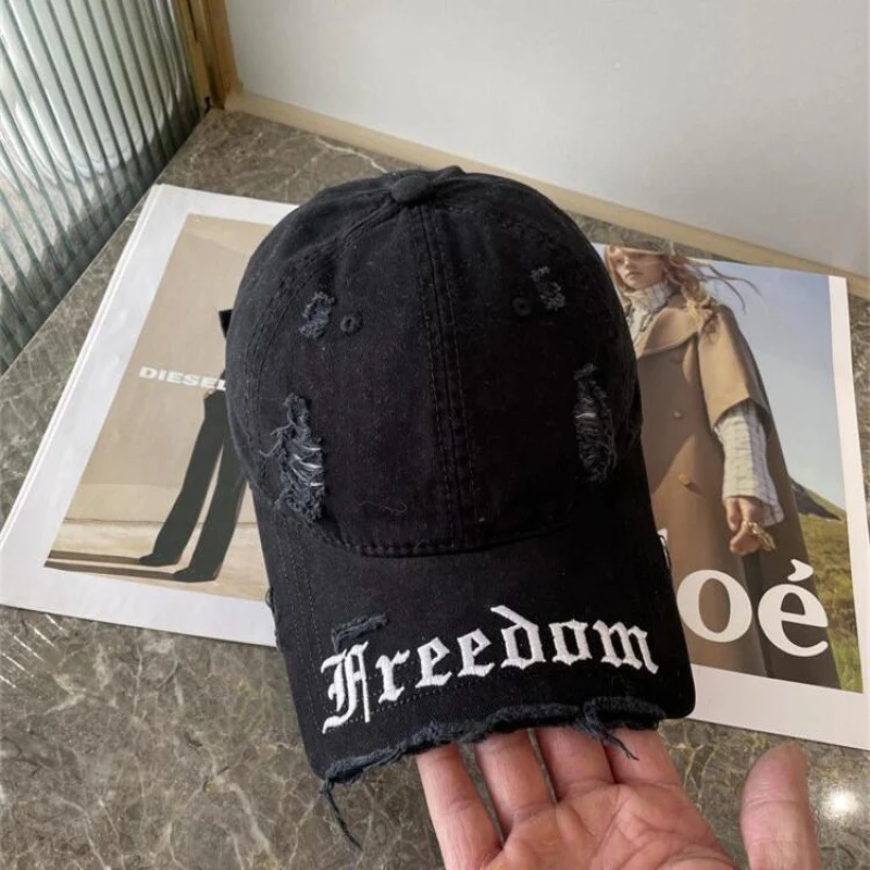 Damen Baseballkappe im Used-Look mit „Freedom“-Stickerei Skanto