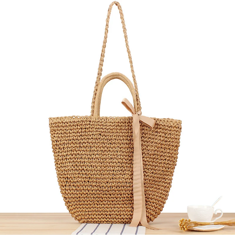 Strandtasche aus Natur-Bast mit verspieltem Design und eleganter Schleifendekoration Skanto