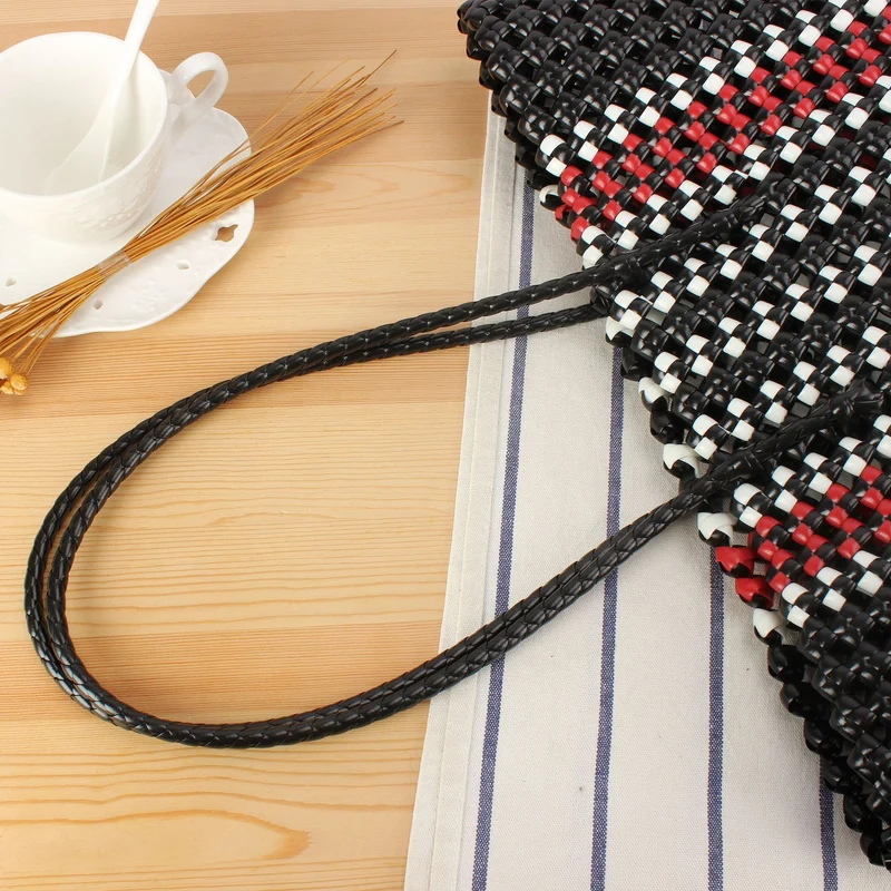 Stylische Handtasche aus gewebtem Material Skanto