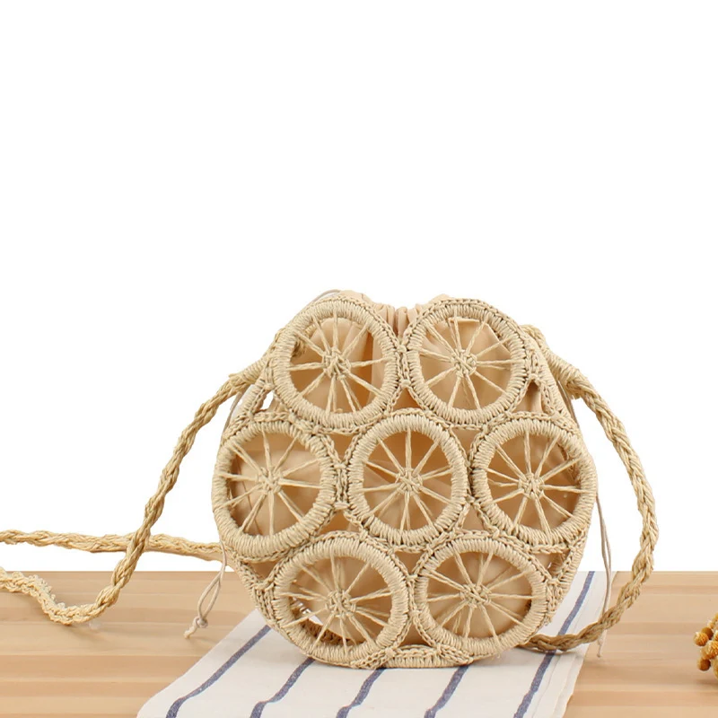 Runde Raffia-Schultertasche mit einzigartigem Strukturdesign Skanto
