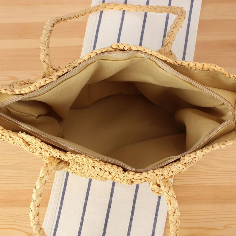 Moderne Makramee-Strandtasche mit künstlerischem Design Skanto