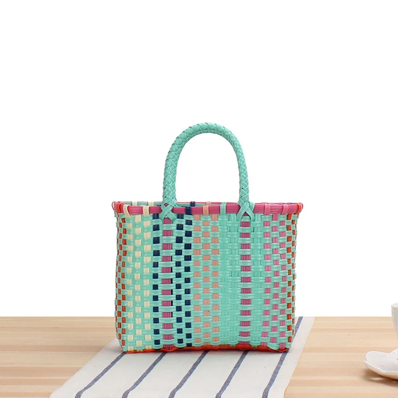 Handgefertigte Strohtasche mit bunten Streifen Skanto