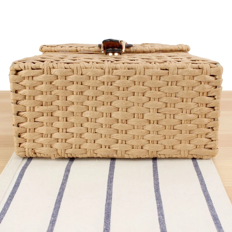 Handtasche aus handgewebtem Naturmaterial mit stilvollem Lederverschluss Skanto