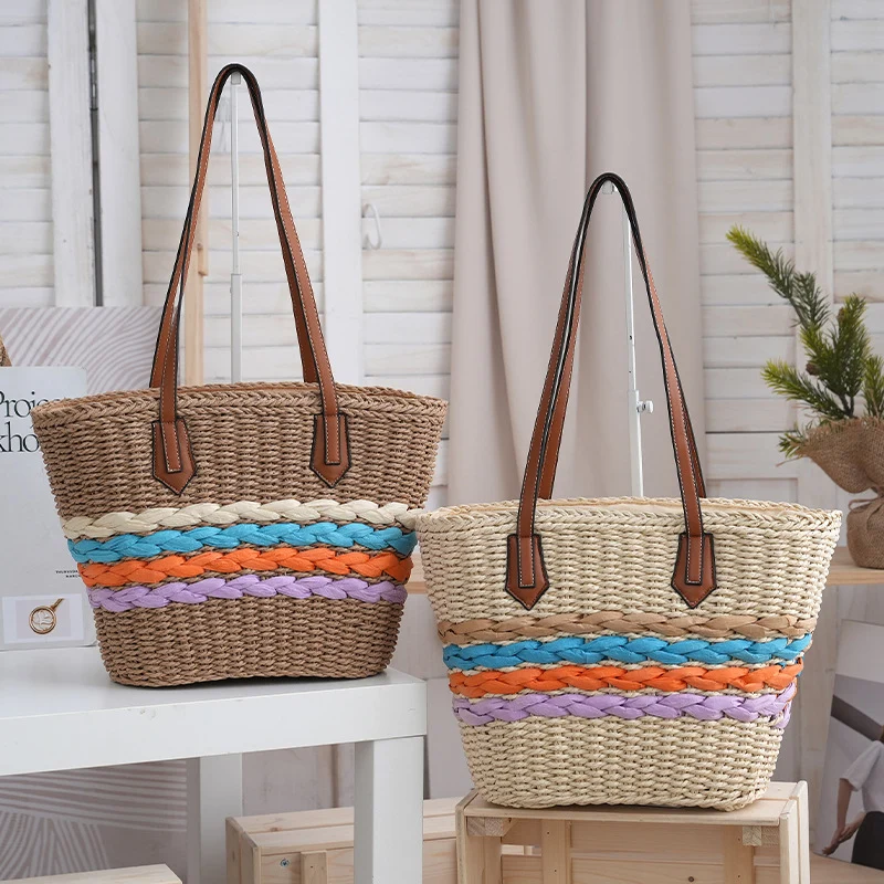 Elegante Strohtasche mit farbigen Schmuckstreifen Skanto