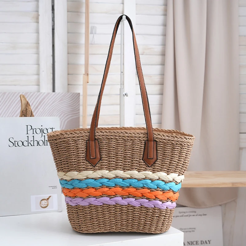 Elegante Strohtasche mit farbigen Schmuckstreifen Skanto