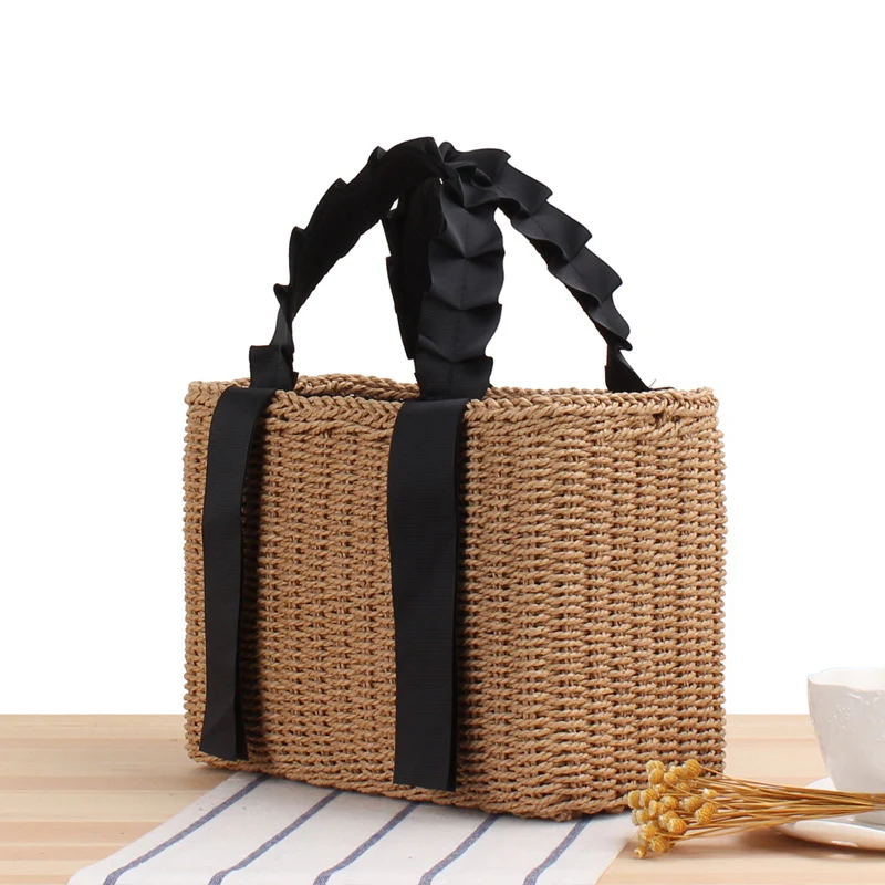 Geflochtene Handtasche mit eleganten Griffen Skanto