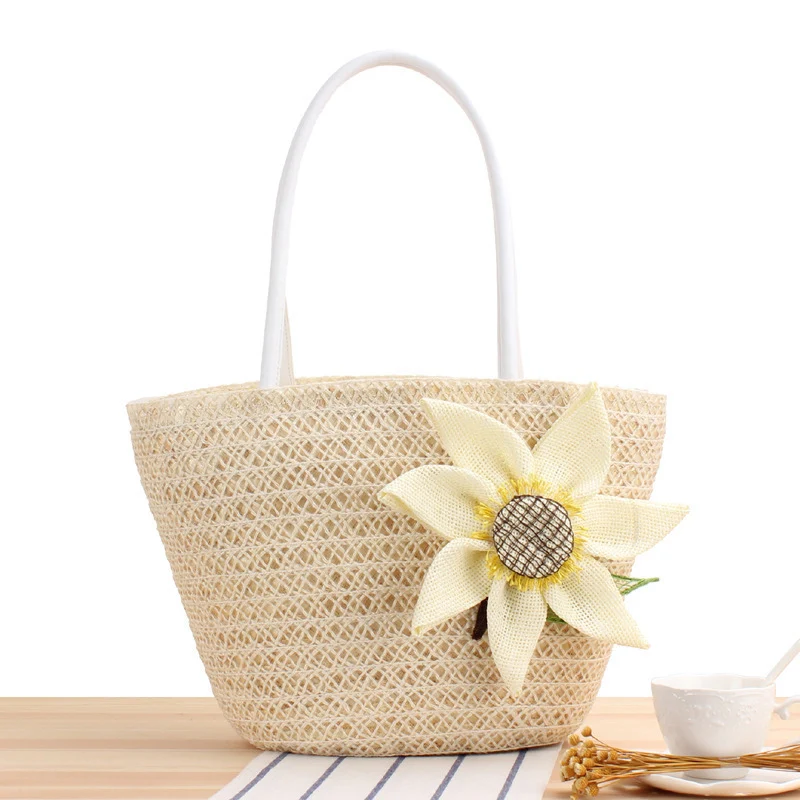 Korbtasche mit floraler Applikation Skanto