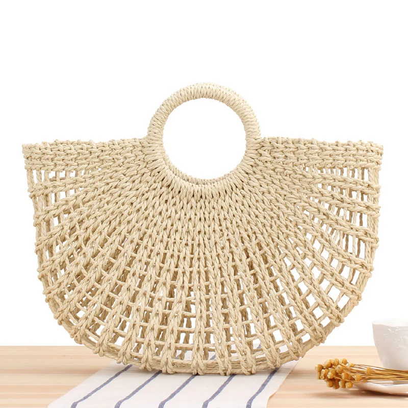 Filigrane Raffia-Umhängetasche mit runden Holzgriffen Skanto